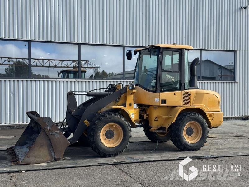 Volvo L30G Kolesni nakladalci