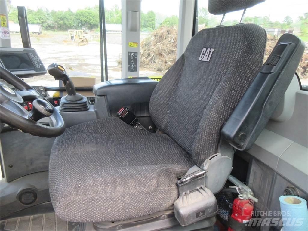 CAT 938M Kolesni nakladalci
