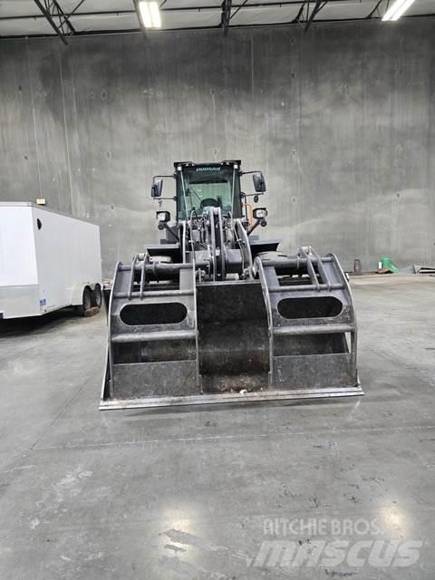 Doosan DL250-7 Kolesni nakladalci