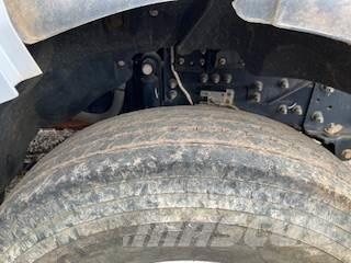 Ford F750 Tovornjaki za vodo