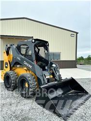 John Deere 318G Skid steer mini nakladalci
