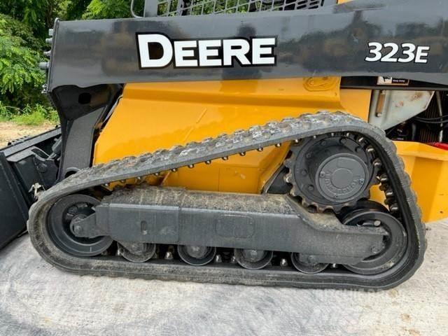 John Deere 323E Skid steer mini nakladalci