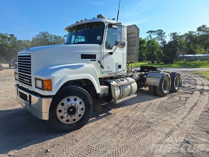 Mack CHU613 Drugo