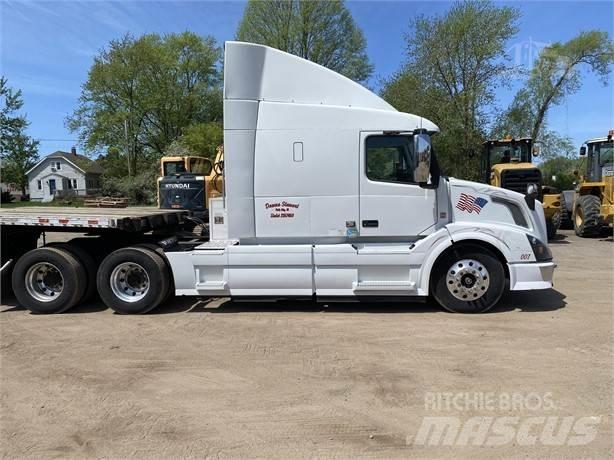 Volvo VNL64T670 Vlačilci