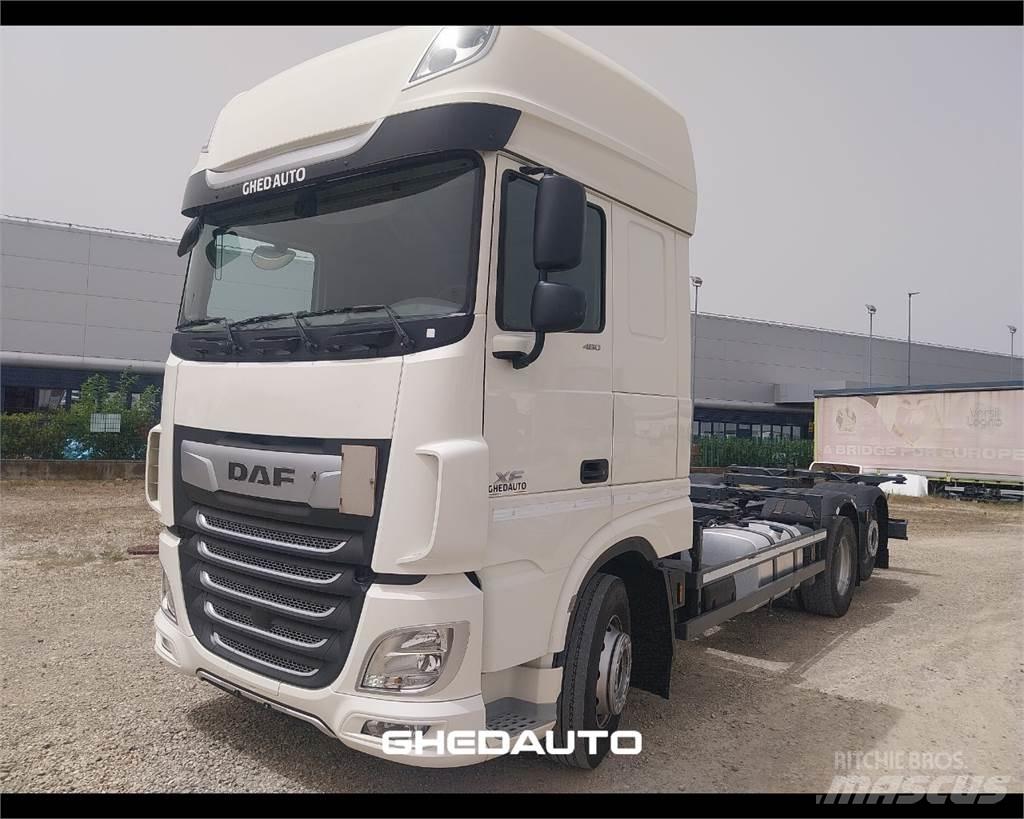 DAF DAF Tovornjaki zabojniki