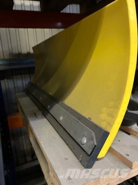 John Deere  Snežne deske in plugi