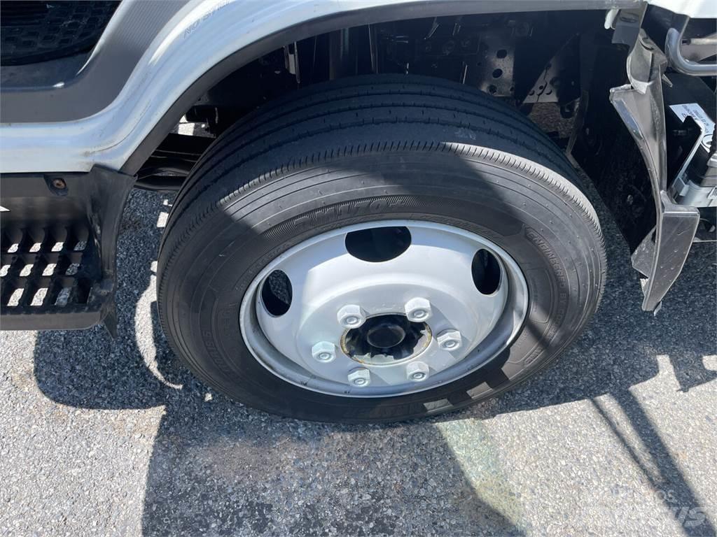 Isuzu NRR Tovornjaki zabojniki