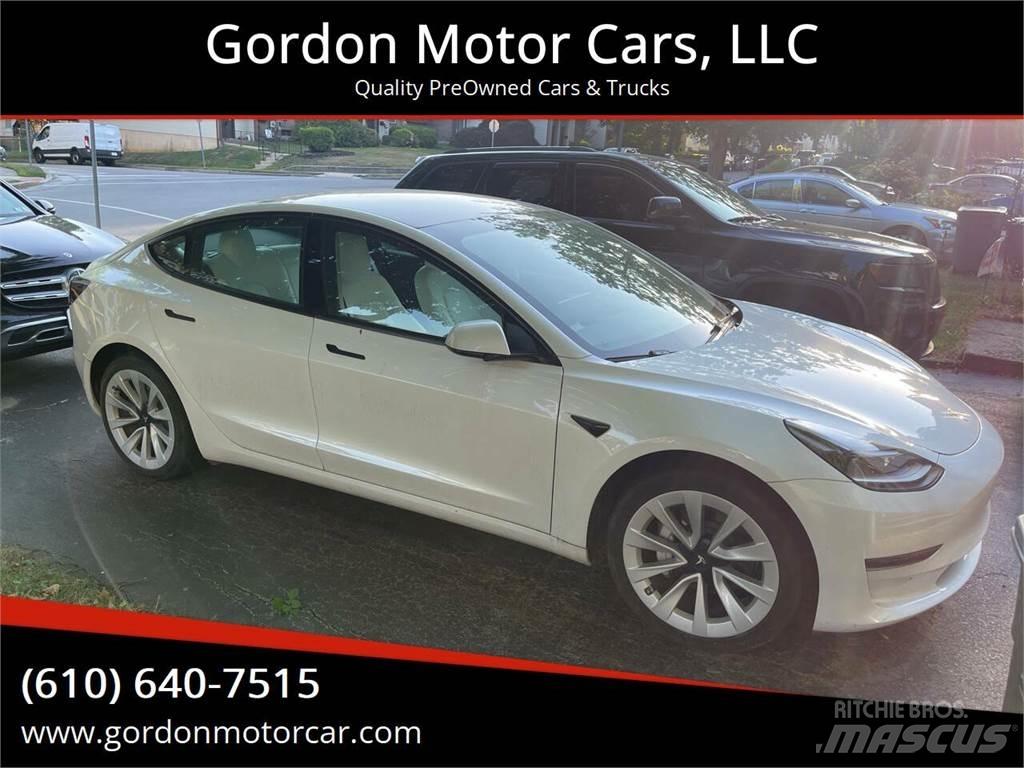Tesla Model 3 Avtomobili