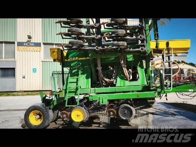 John Deere 750A Drugi stroji in priključki za setev in sajenje