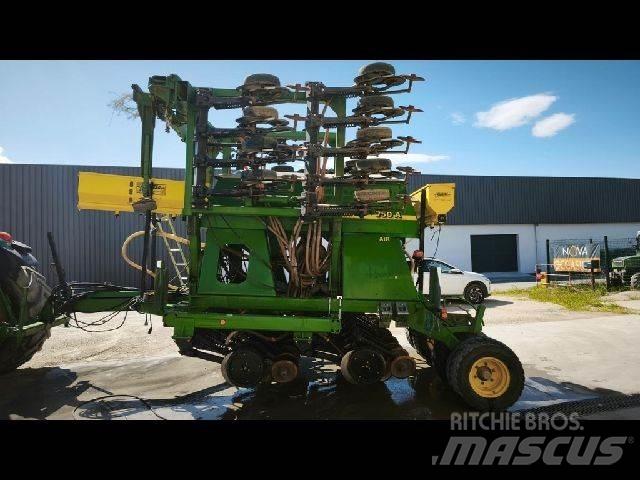 John Deere 750A Drugi stroji in priključki za setev in sajenje