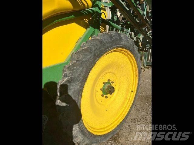 John Deere 824 SE Vlečne škropilnice