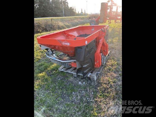 Kuhn AXIS 20.1W Trosilniki mineralnega gnojila