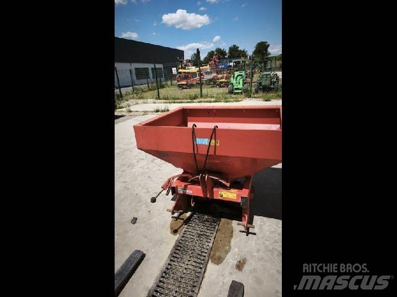 Kuhn MDS 81 Trosilniki mineralnega gnojila