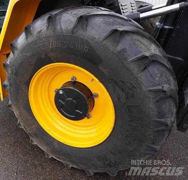 JCB 940-4 Terenski viličar