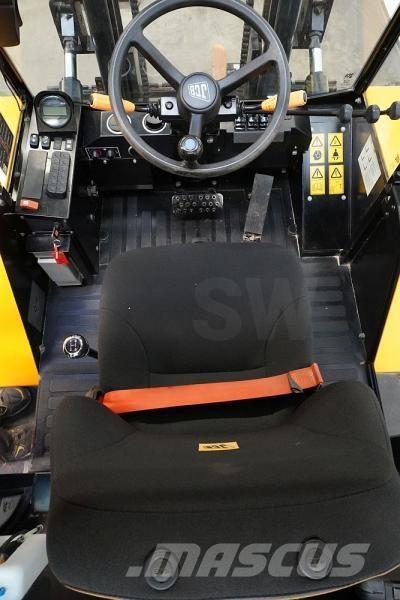 JCB 940-4 Terenski viličar