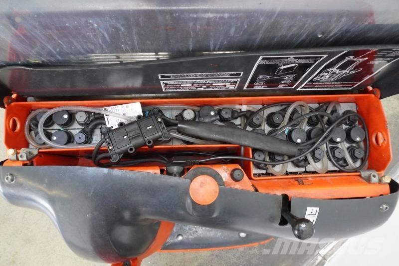 Linde L 12 379 Samopogonski ročni viličarji