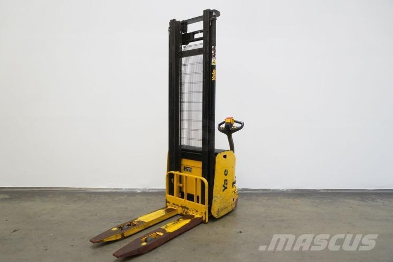 Yale MS12AC Samopogonski ročni viličarji