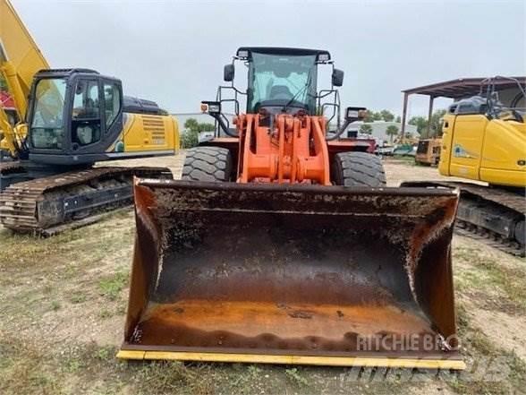 Hitachi ZW250-6 Kolesni nakladalci
