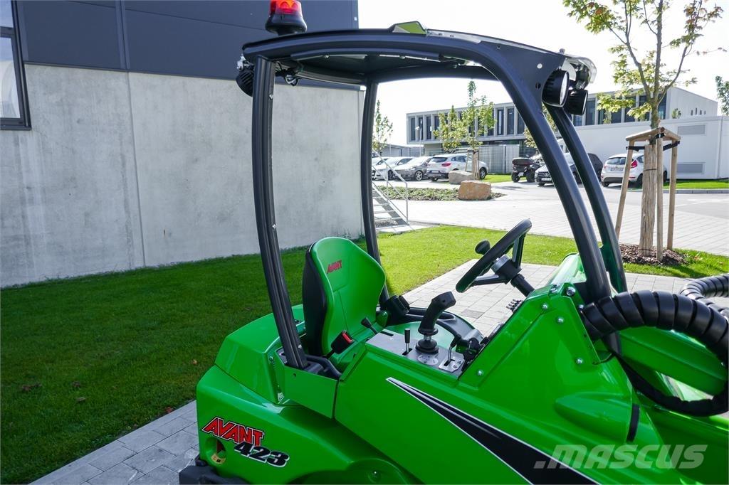 Avant M 423 Mini bagri <7t