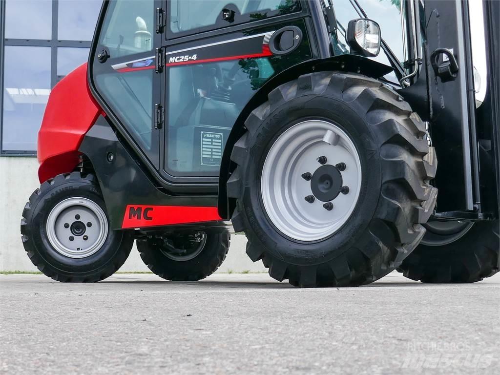 Manitou MC 25-4 Terenski viličar