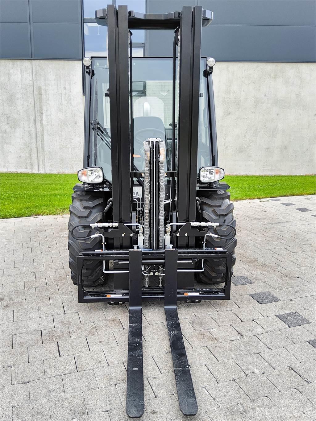 Manitou MC 25-4 Terenski viličar
