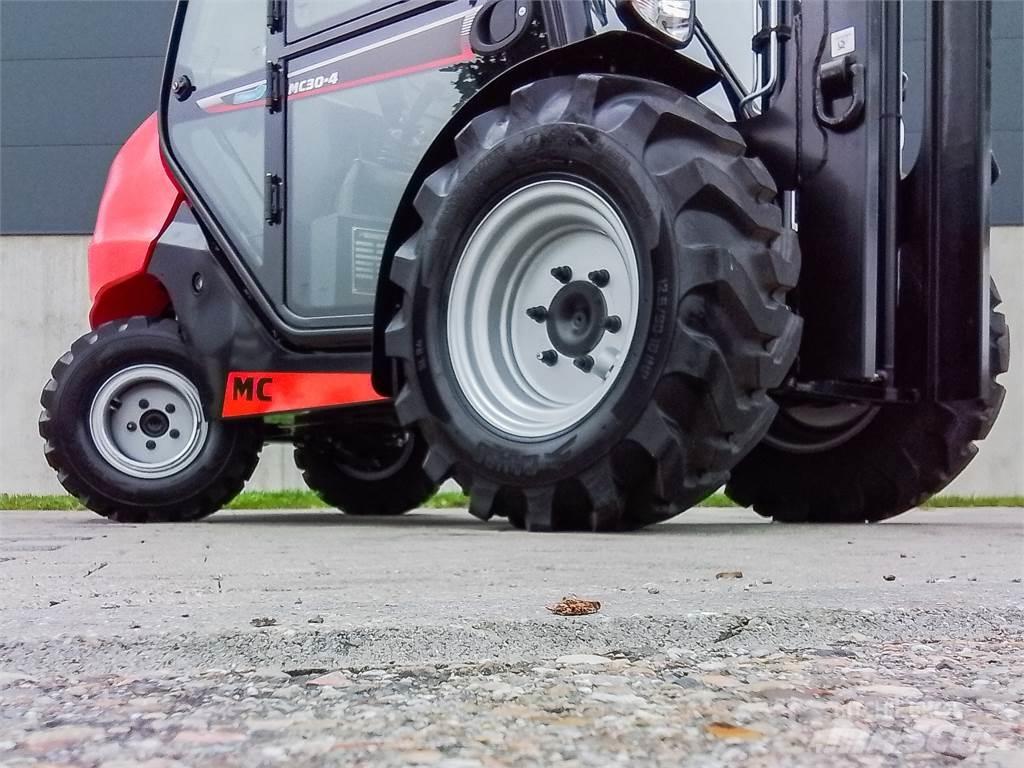 Manitou MC 30-4 Terenski viličar