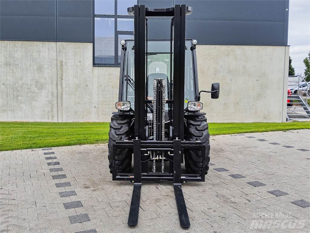 Manitou MC 30-4 Terenski viličar