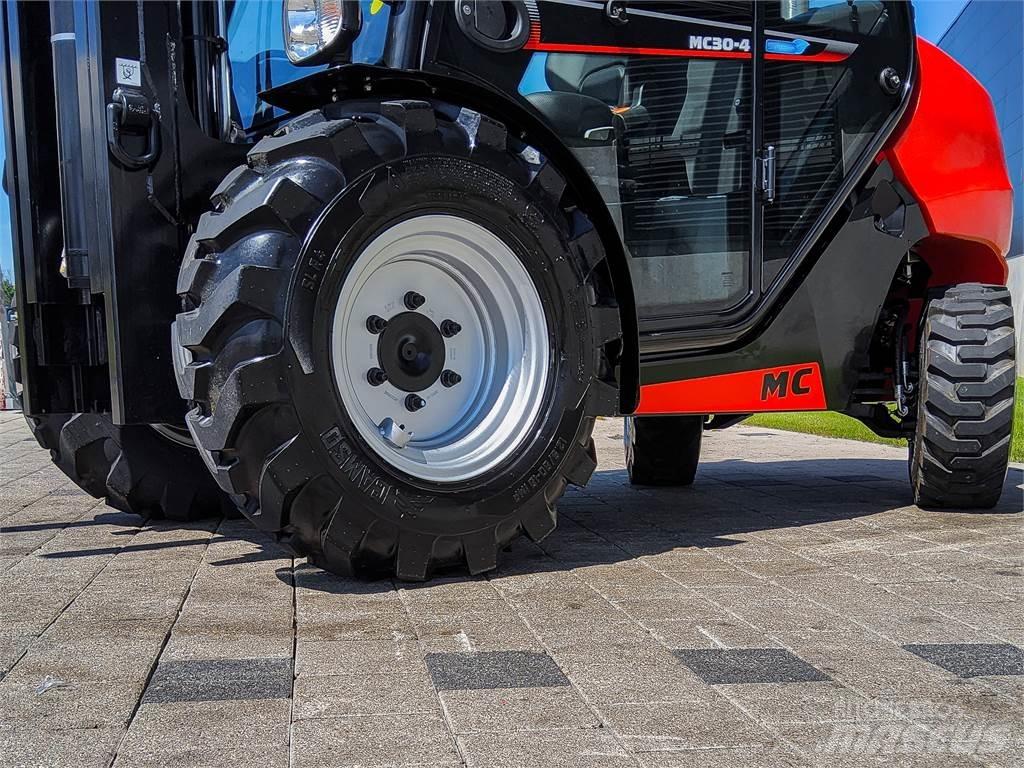 Manitou MC 30-4 Terenski viličar