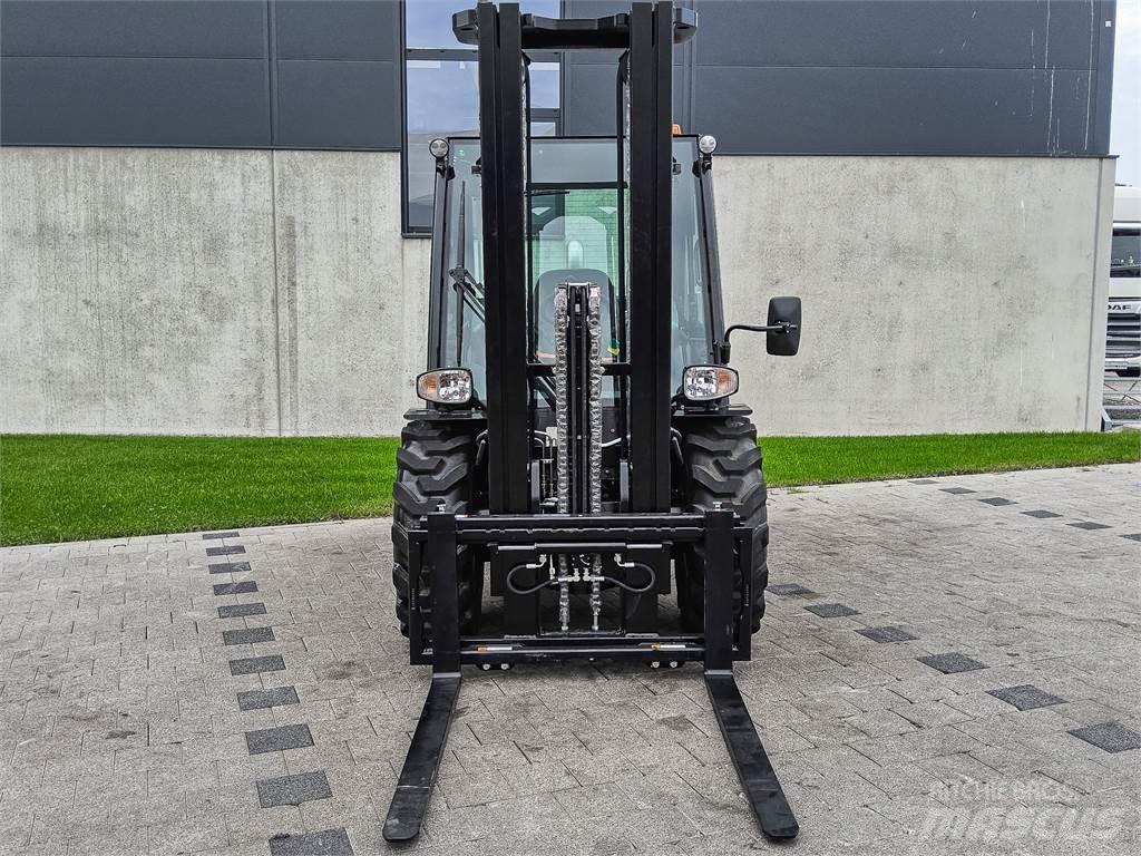 Manitou MC 30-4 Terenski viličar