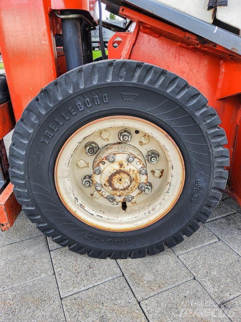 Nissan EH02F25U Dizelski viličarji