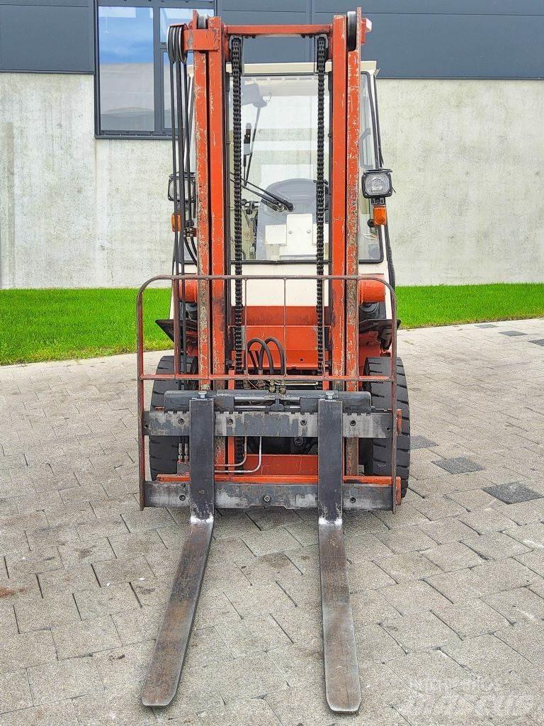 Nissan EH02F25U Dizelski viličarji