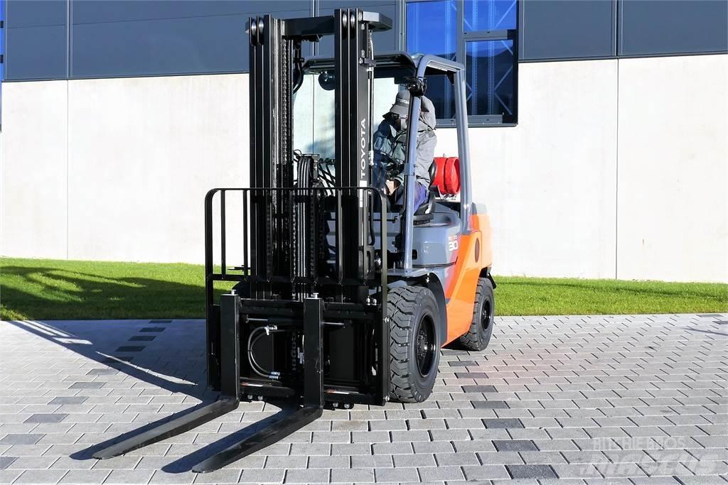 Toyota 02-8FGF30 Plinski viličarji