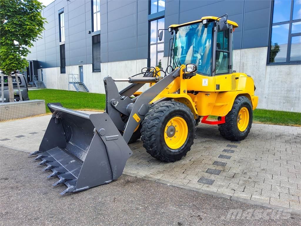 Volvo L 30G Mini bagri <7t