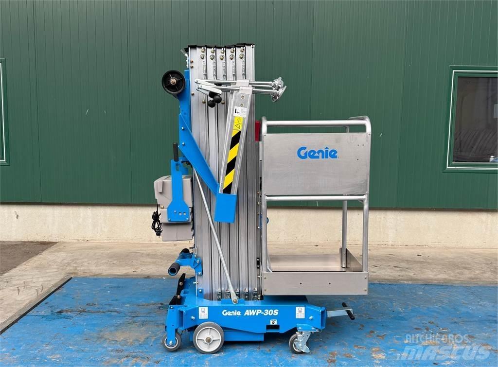 Genie AWP-30S AC Druga dvigala in dvižne ploščadi