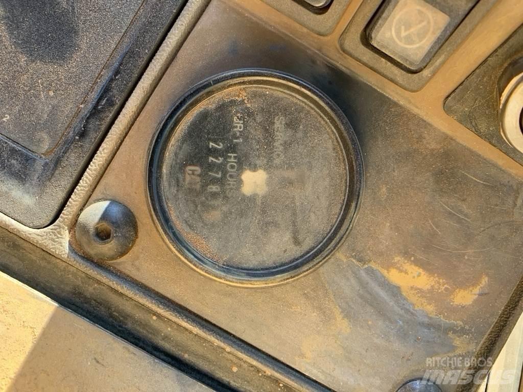 CAT 953B Drugo