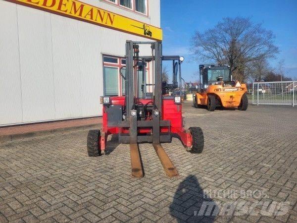 Moffett M4 25.3 Terenski viličar