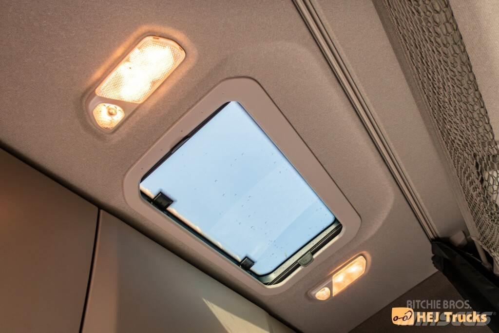 Scania R660 A6x2NB Vlačilci