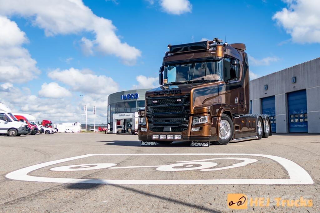 Scania RT520 A6x2NB Vlačilci