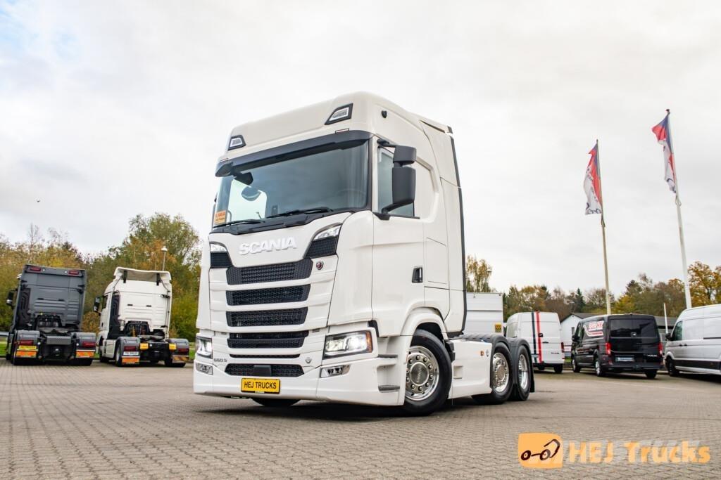 Scania S660 A6x2/4NB Vlačilci