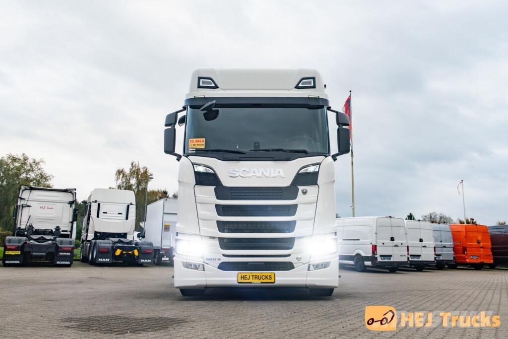 Scania S660 A6x2/4NB Vlačilci
