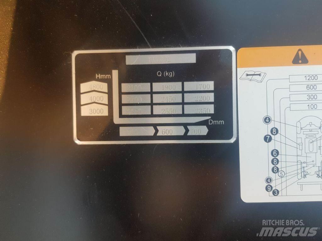 EP EFL302 Električni viličarji