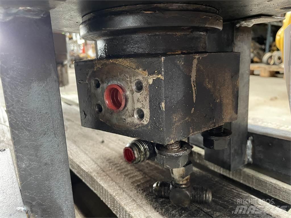 CAT 215LC svirvel Hidravlika
