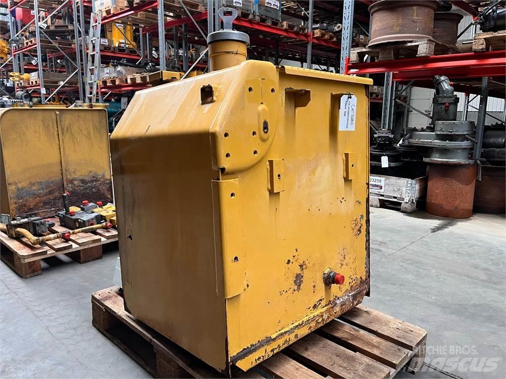 CAT 323D brændstoftank Drugi deli