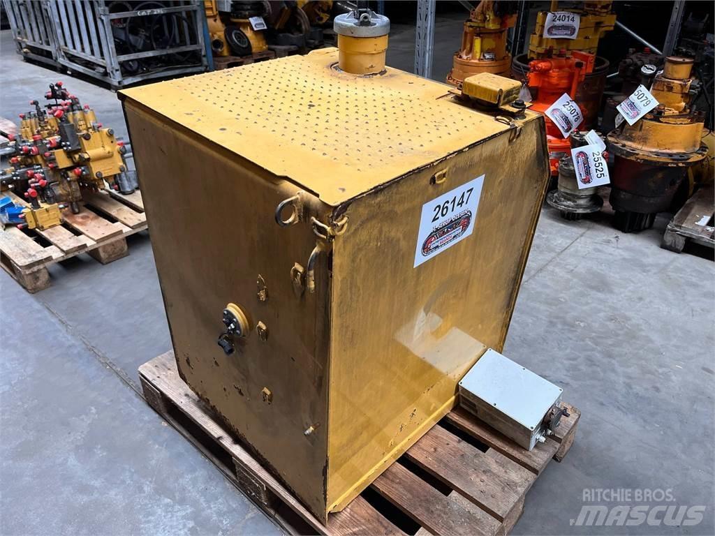 CAT 323D brændstoftank Drugi deli