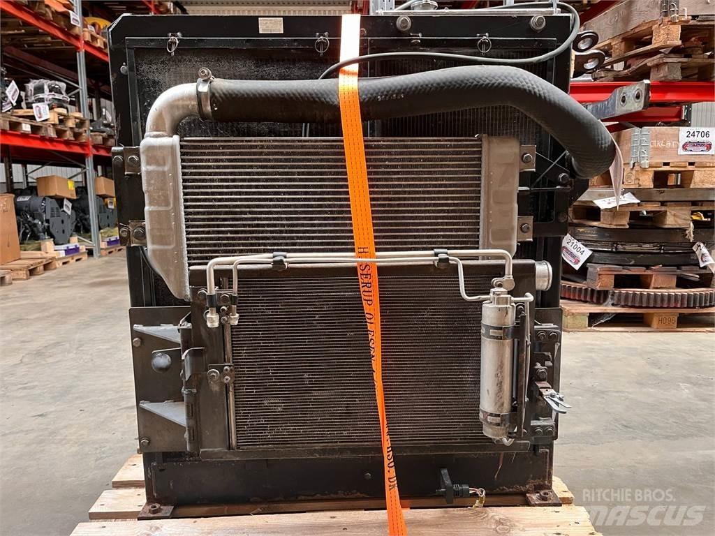 CAT 323D køler Motorji