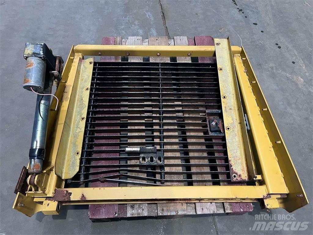 CAT 962GII Kølergrill Drugi deli