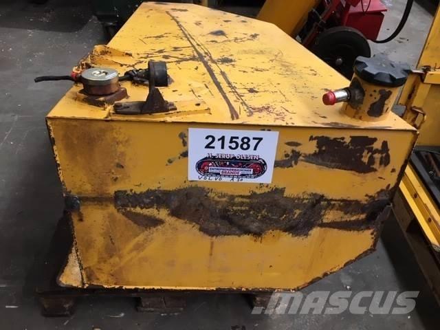  Dieseltank ex. Volvo A30 Drugi deli