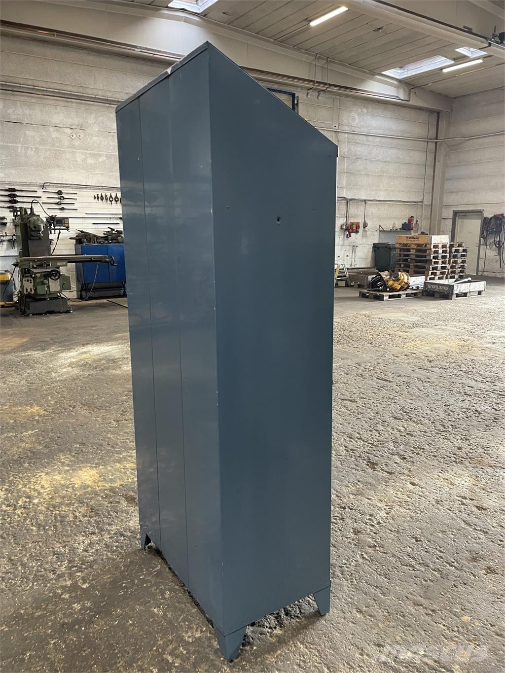  Omklædningsskab, 3 rum Drugi deli