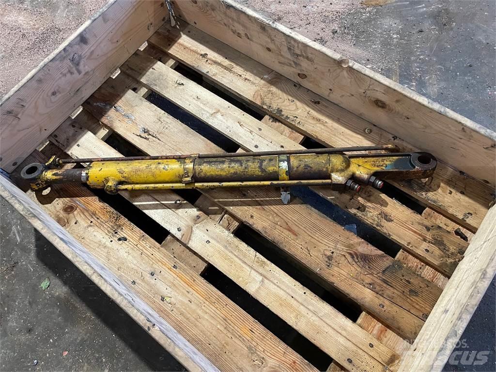  Skovlcylinder ex. MF50BX Hidravlika
