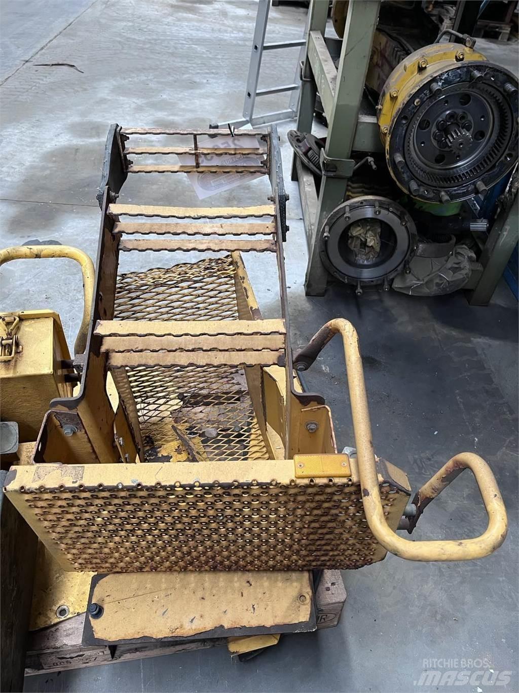  Trappe, Volvo L90E Drugi deli